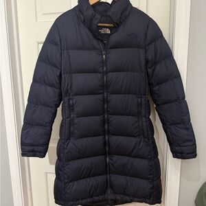 The North Face Metropolis 
Water Repellent 550 Fill Power
Down Hooded Parka